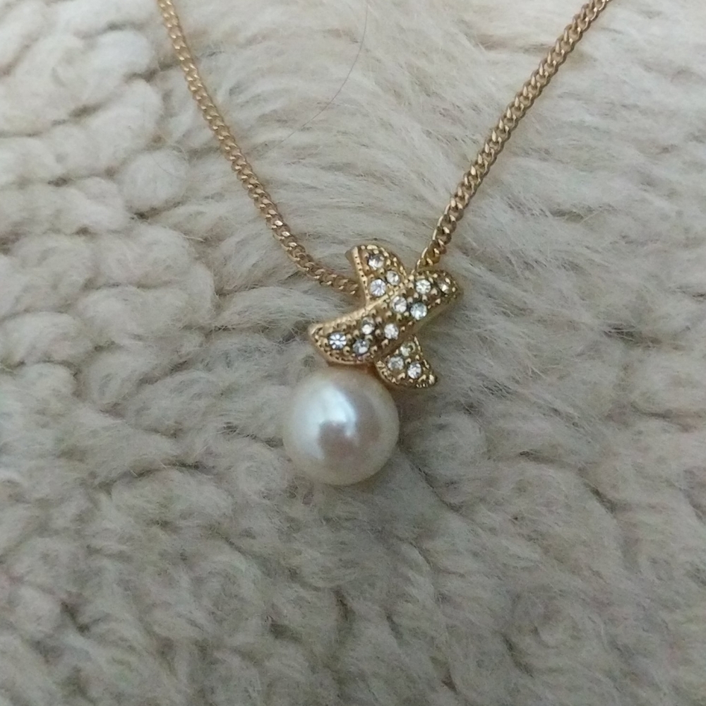 Pearl and rhinestone gold chain Necklace - Picture 4 of 5